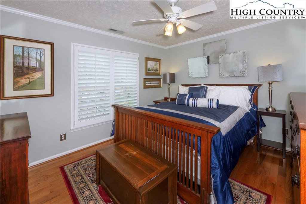 Image number 12 for the current listing