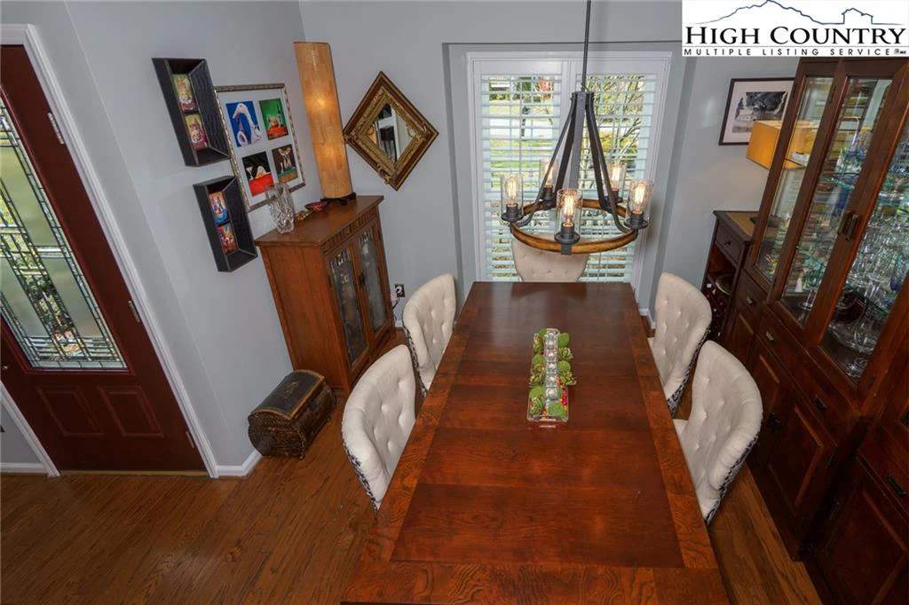 Image number 15 for the current listing