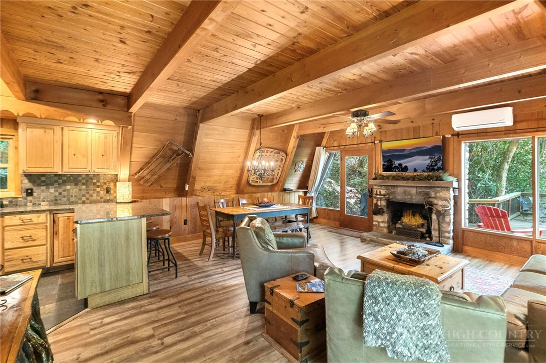 Image number 4 for the current listing