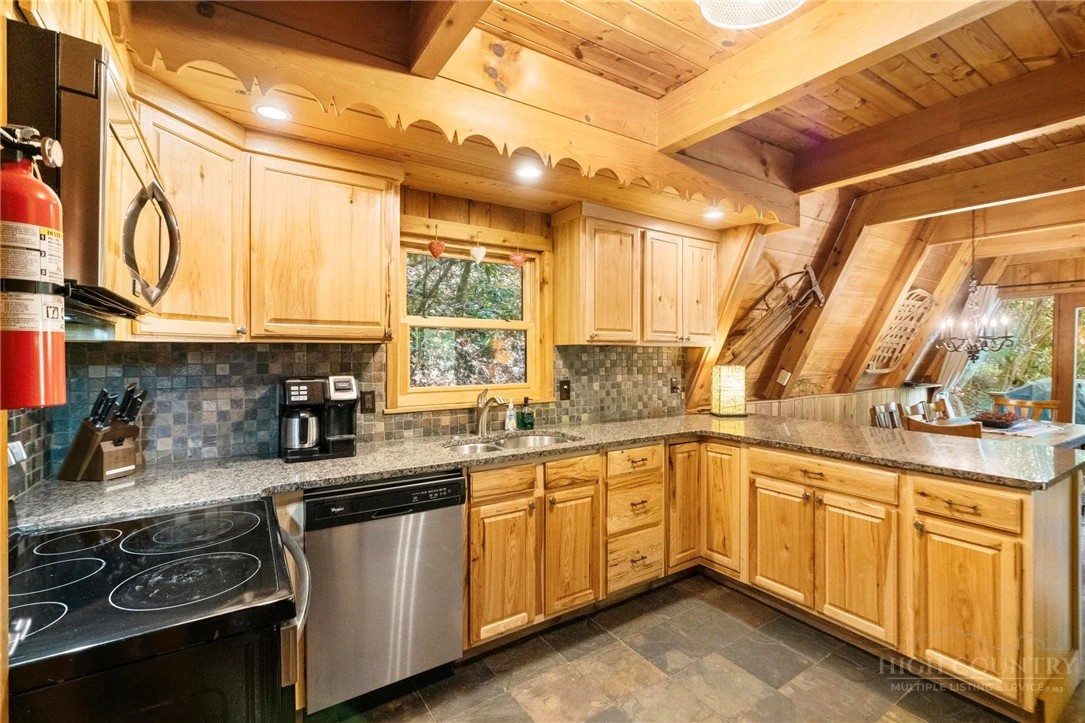 Image number 8 for the current listing