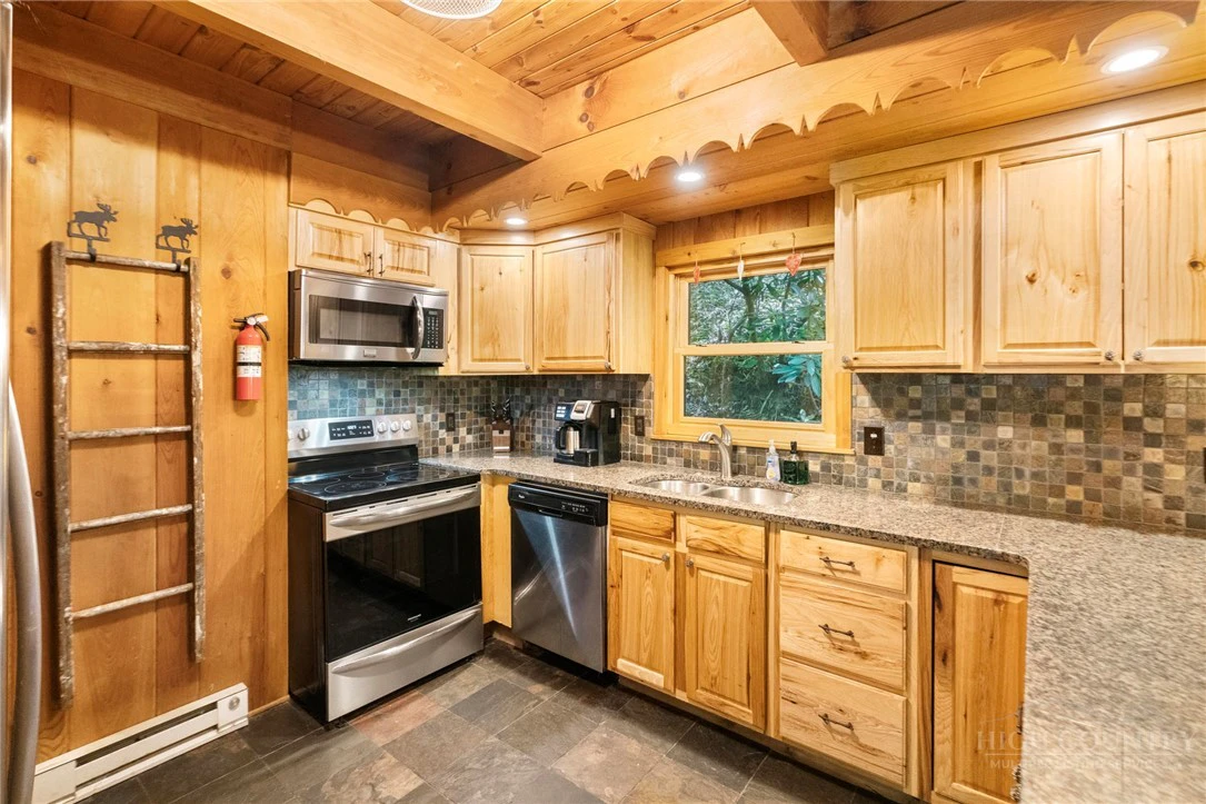 Image number 9 for the current listing