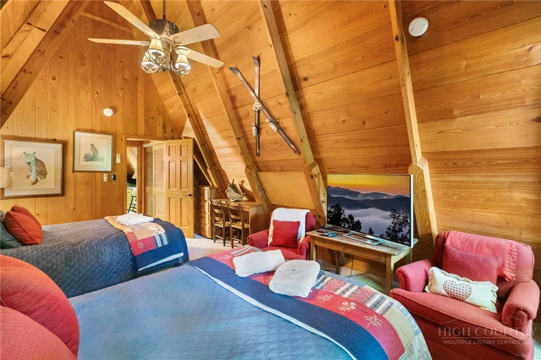 Image number 18 for the current listing