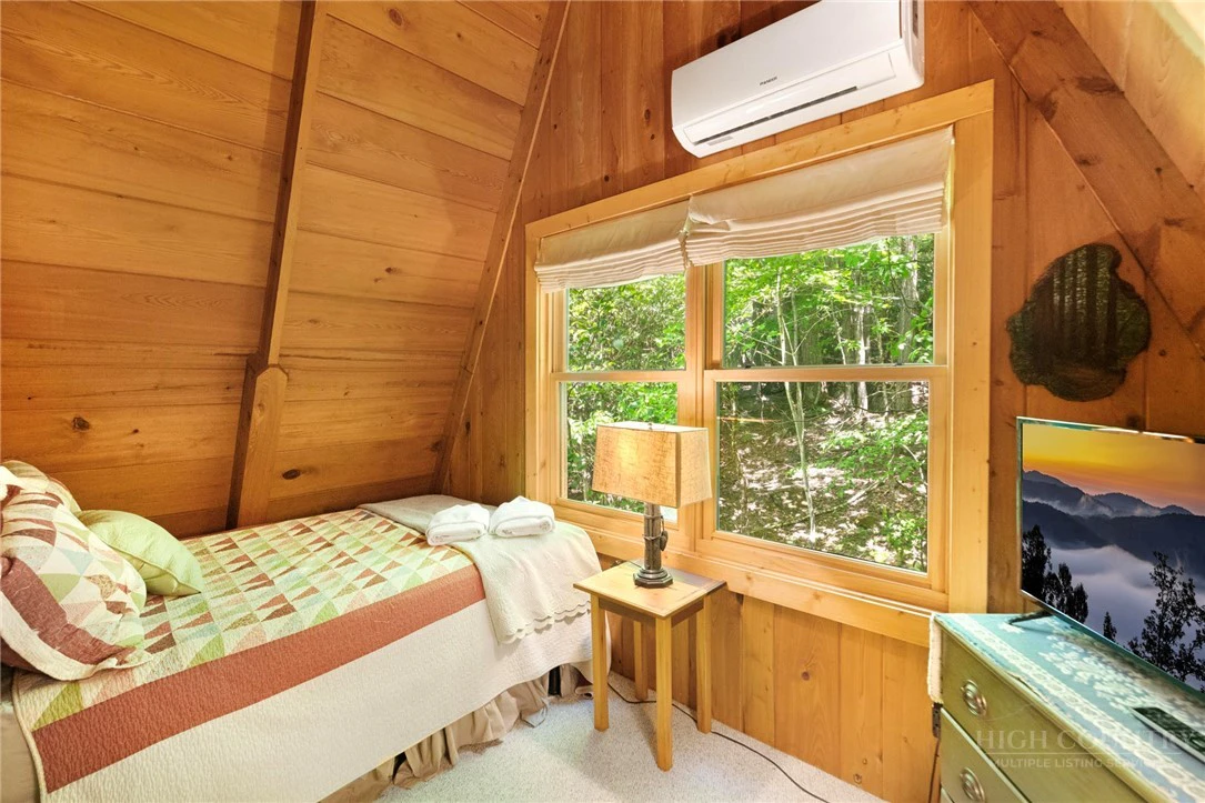 Image number 20 for the current listing