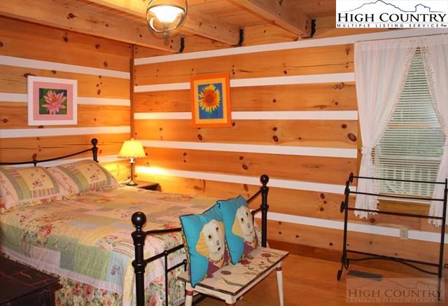 Image number 14 for the current listing