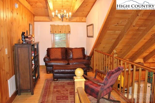 Image number 13 for the current listing
