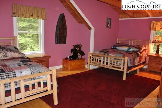 Image number 11 for the current listing