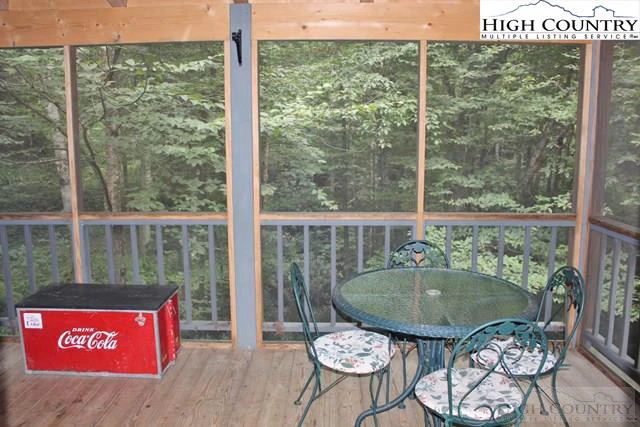 Image number 9 for the current listing