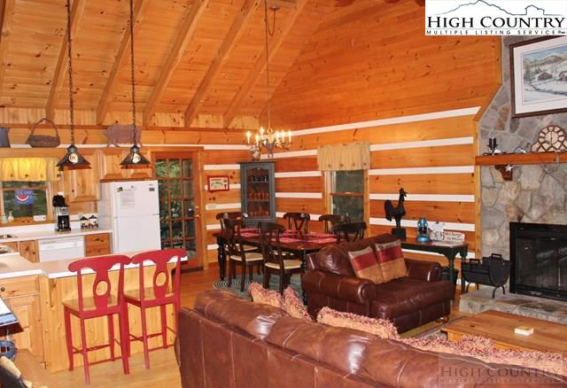 Image number 19 for the current listing