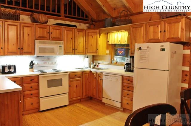 Image number 18 for the current listing