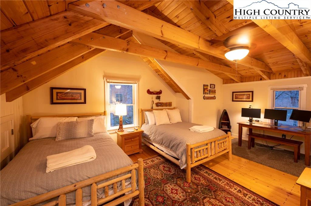 Image number 4 for the current listing