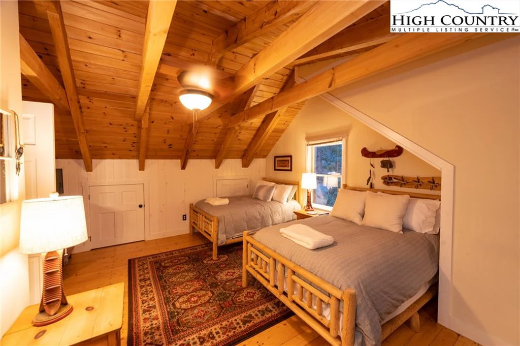 Image number 5 for the current listing