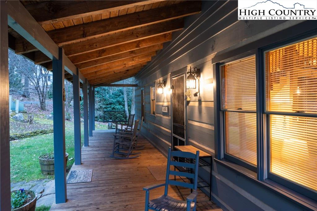 Image number 14 for the current listing