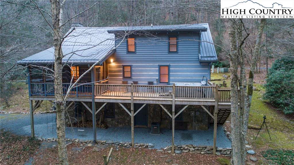 Image number 17 for the current listing