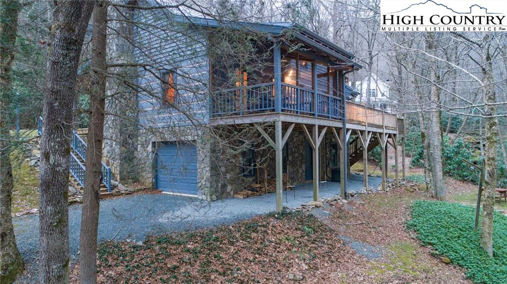 Image number 19 for the current listing