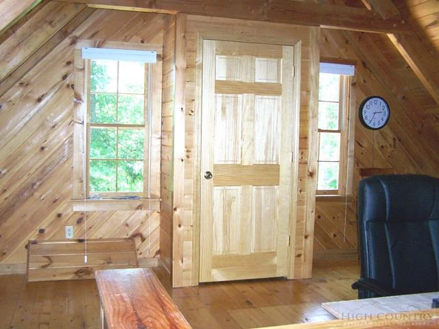 Image number 13 for the current listing