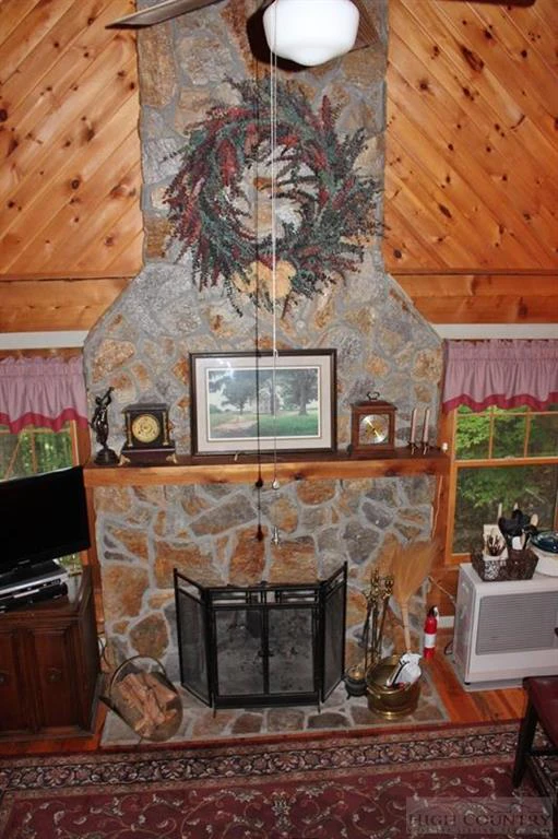 Image number 9 for the current listing