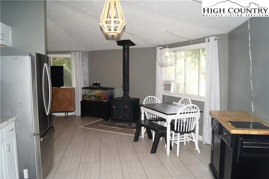 Image number 14 for the current listing