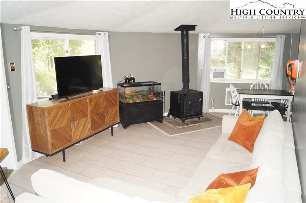 Image number 12 for the current listing
