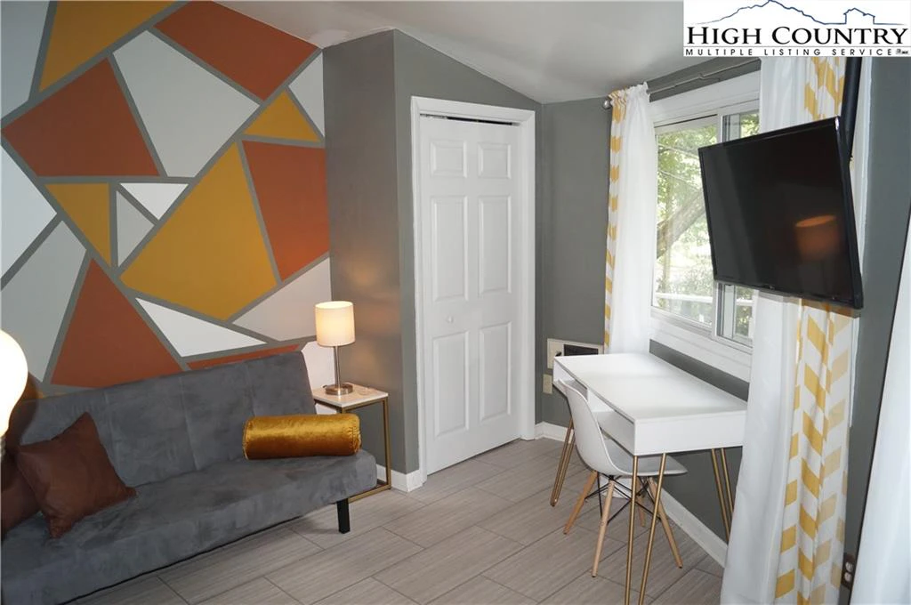 Image number 11 for the current listing