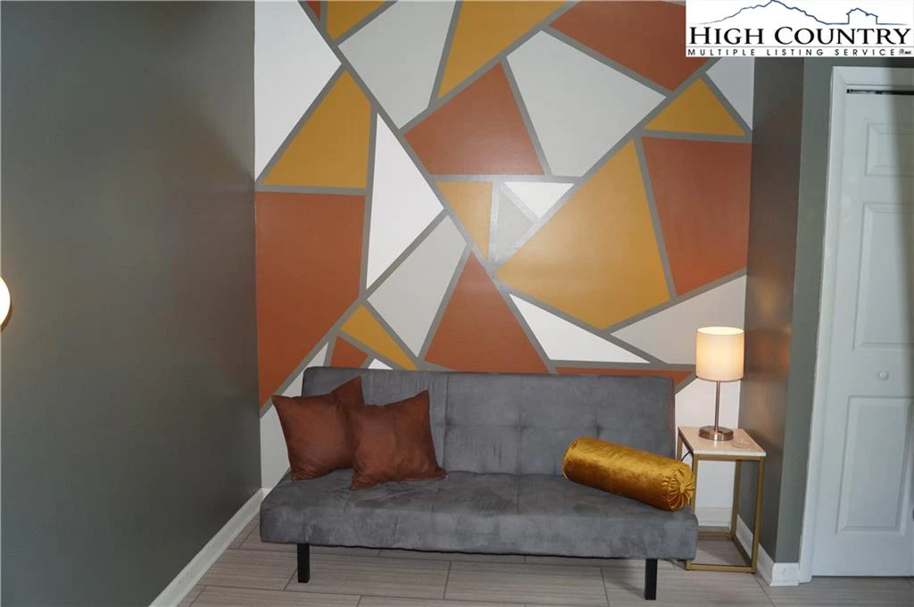 Image number 10 for the current listing