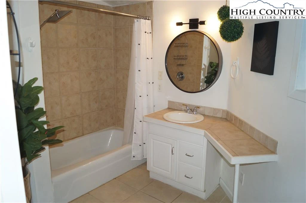 Image number 8 for the current listing