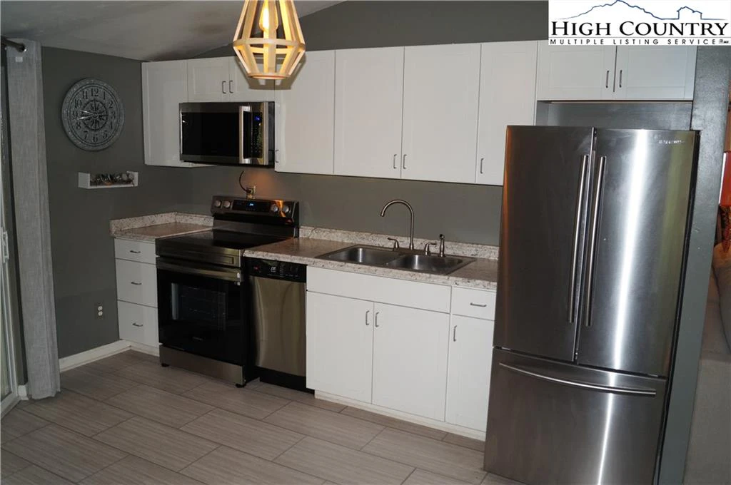 Image number 18 for the current listing