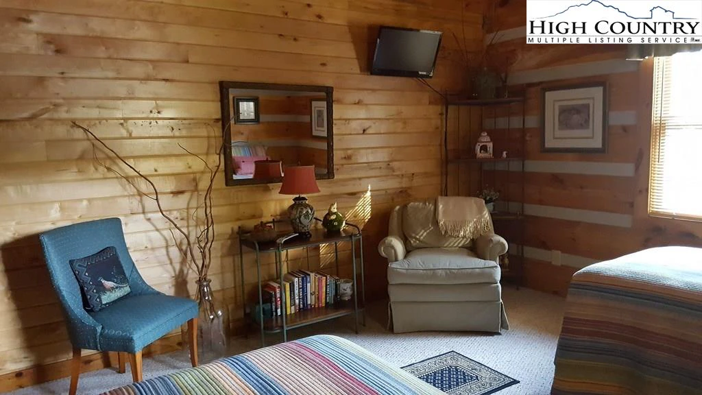 Image number 2 for the current listing