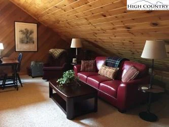 Image number 9 for the current listing