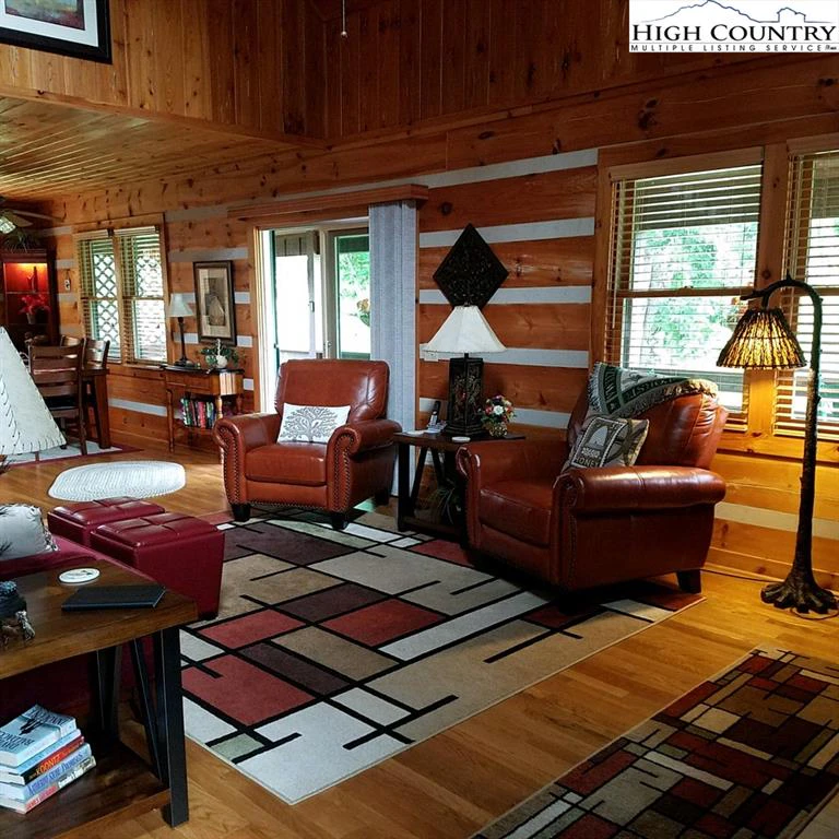 Image number 19 for the current listing