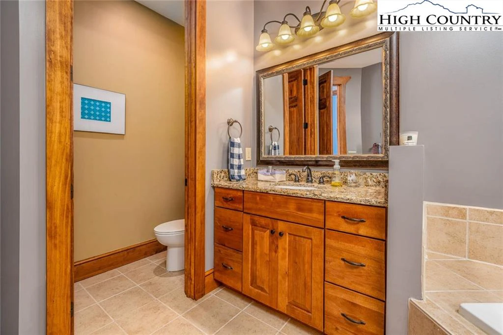 Image number 3 for the current listing