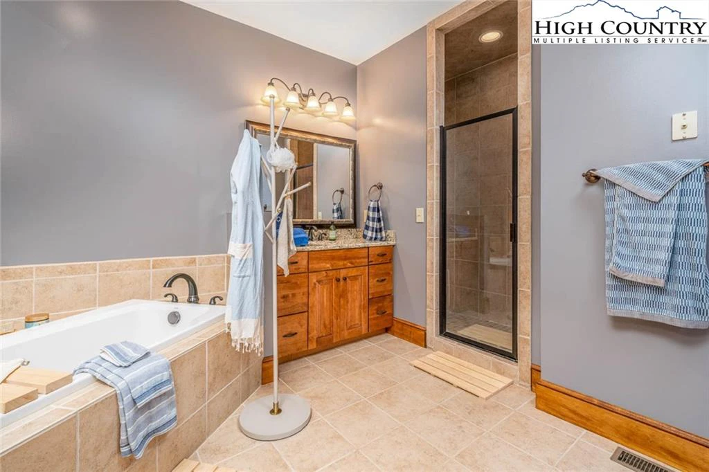 Image number 4 for the current listing