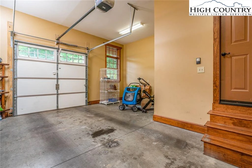 Image number 2 for the current listing
