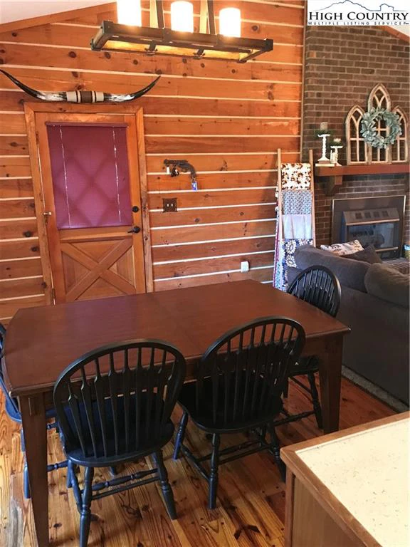 Image number 2 for the current listing