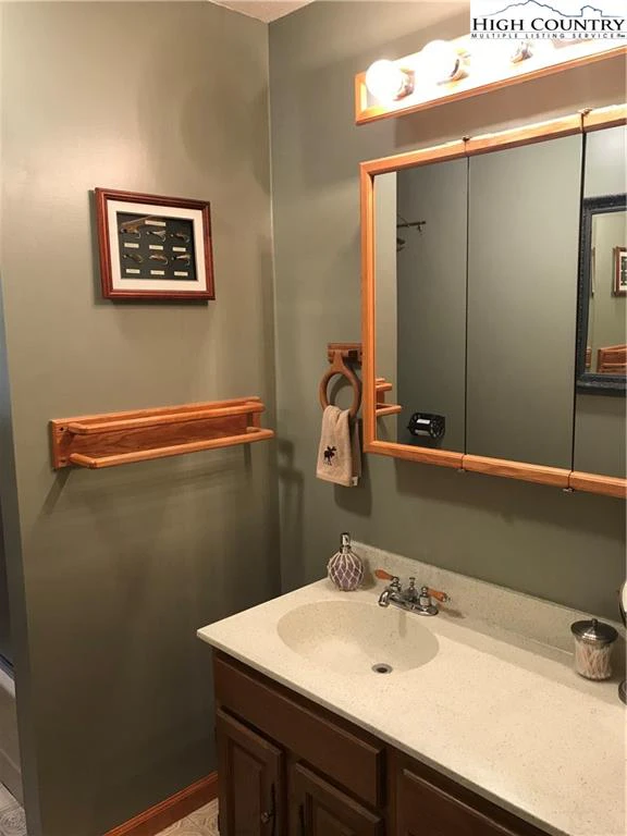 Image number 9 for the current listing