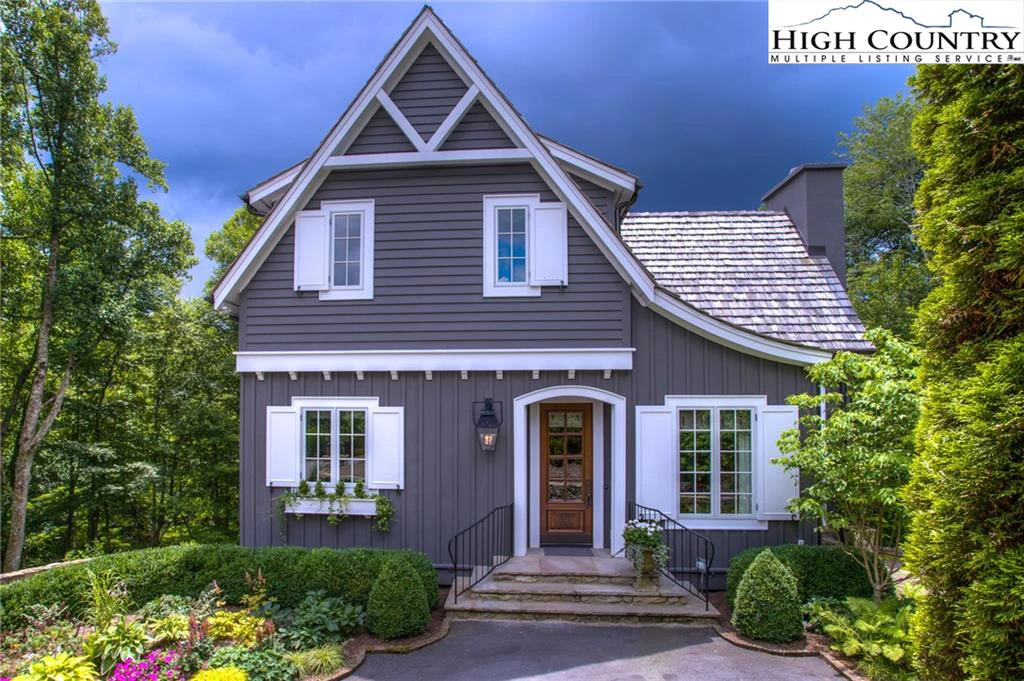 Image number 1 for the current listing
