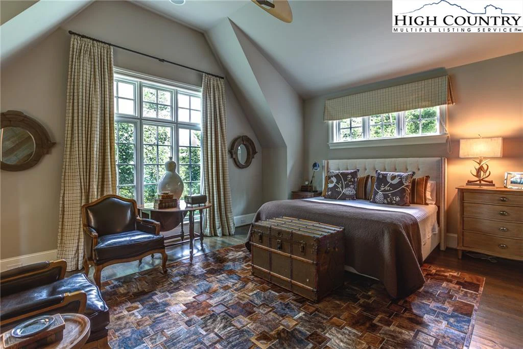 Image number 6 for the current listing