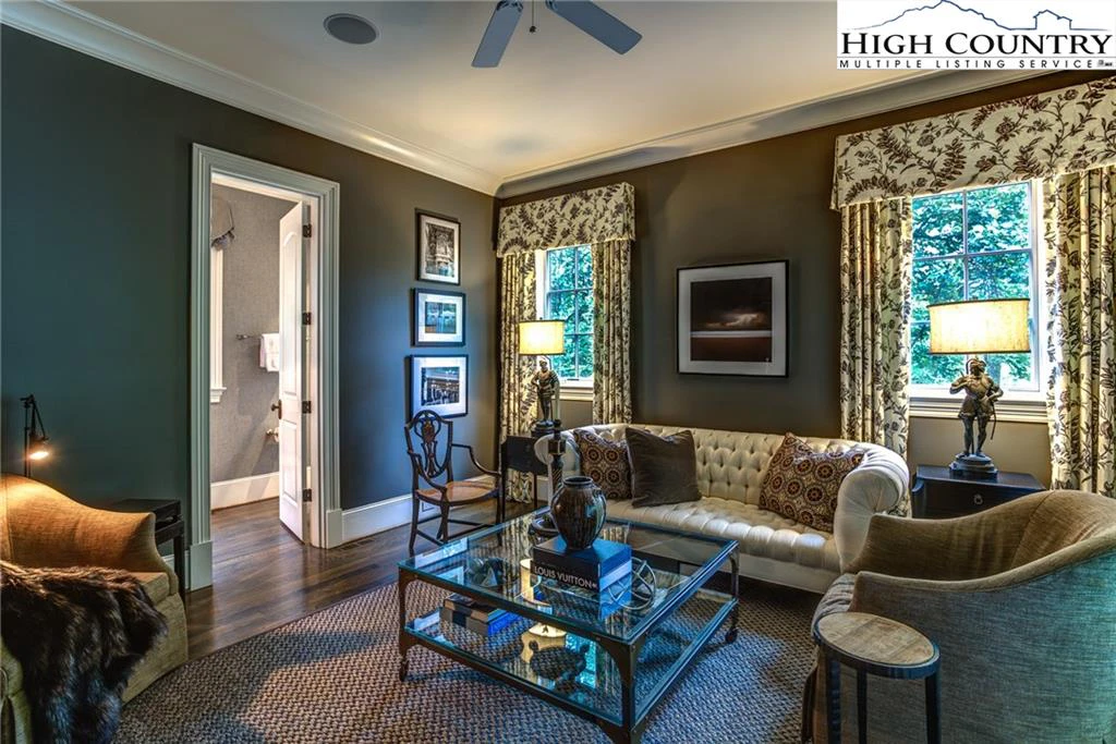 Image number 11 for the current listing