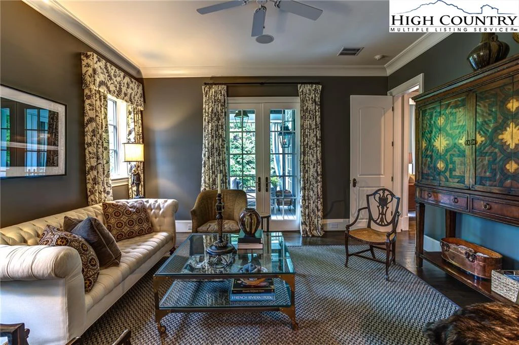 Image number 12 for the current listing