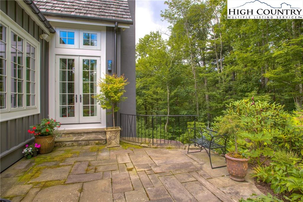 Image number 20 for the current listing