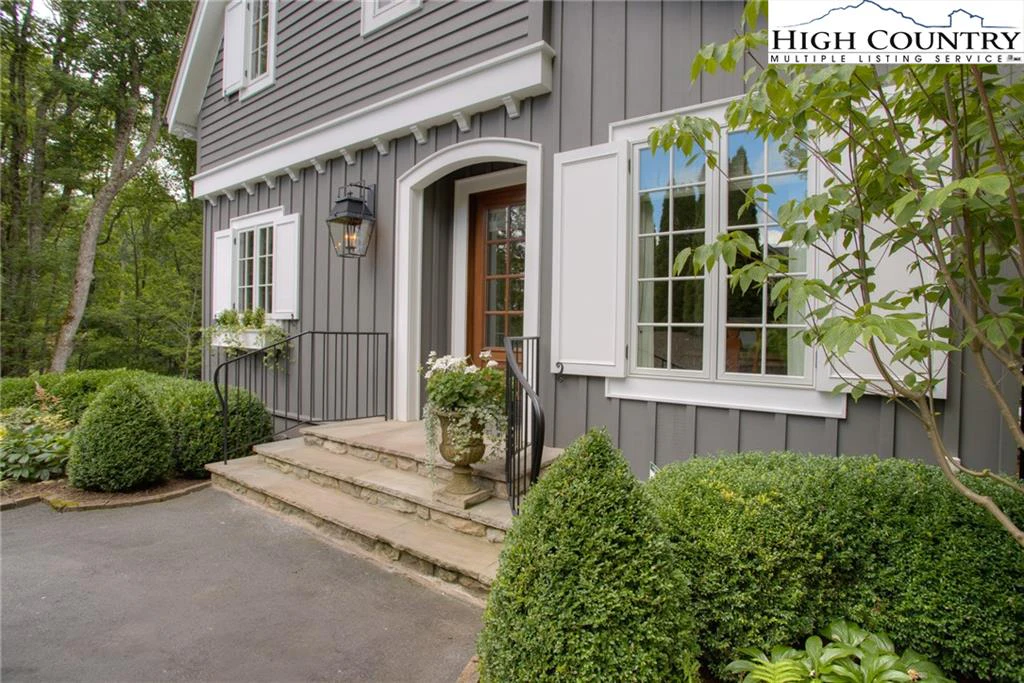 Image number 21 for the current listing