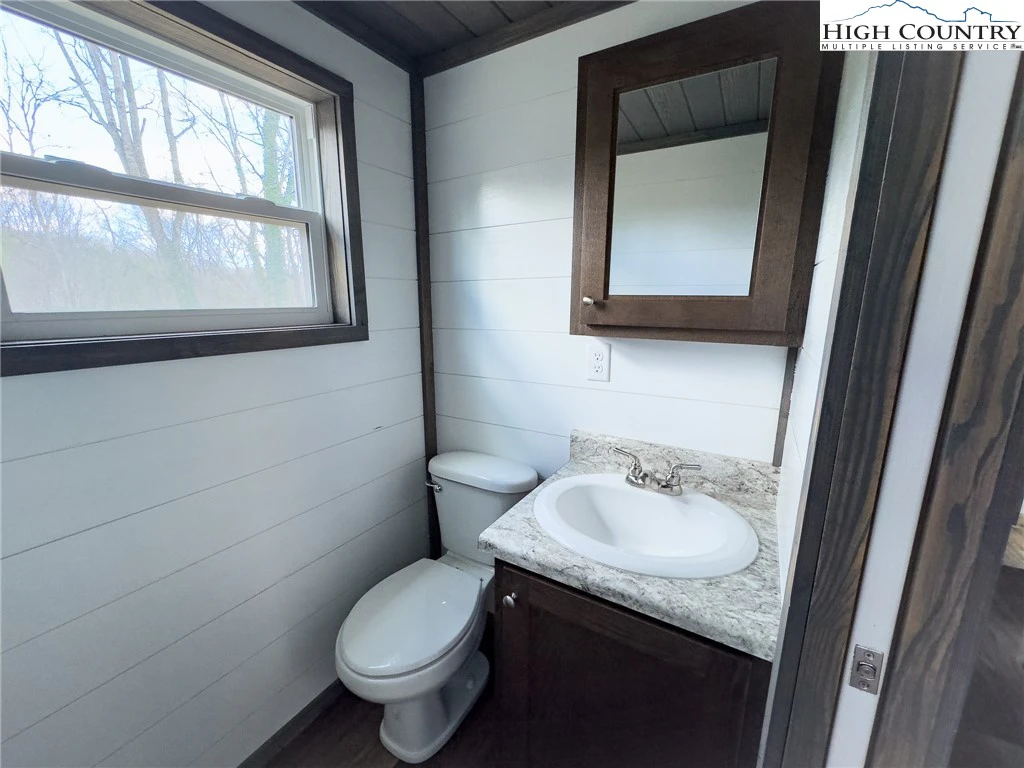 Image number 3 for the current listing