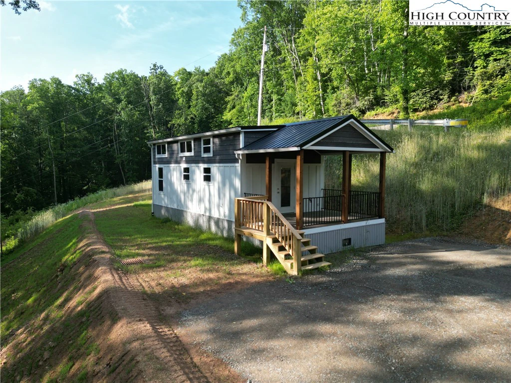 Image number 1 for the current listing