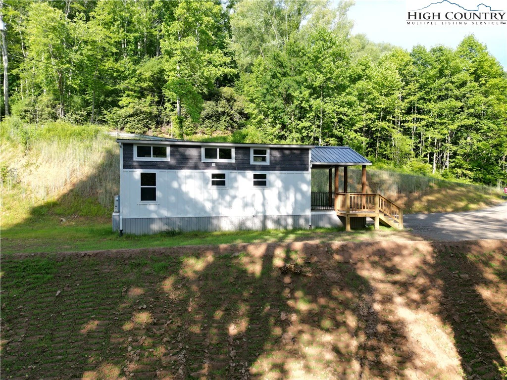 Image number 19 for the current listing