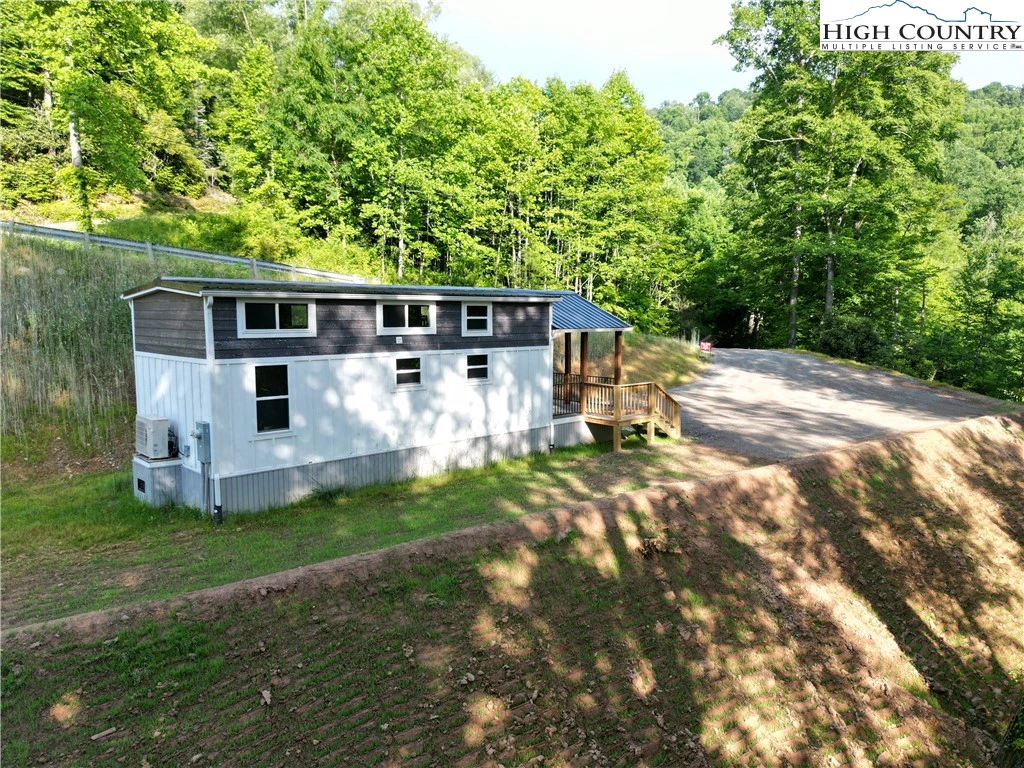 Image number 18 for the current listing