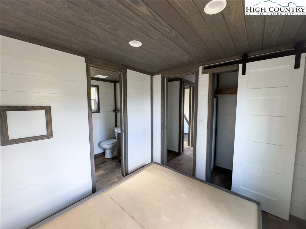 Image number 7 for the current listing