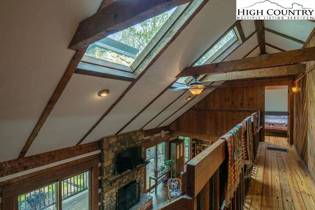 Image number 3 for the current listing
