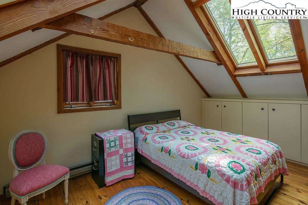 Image number 5 for the current listing