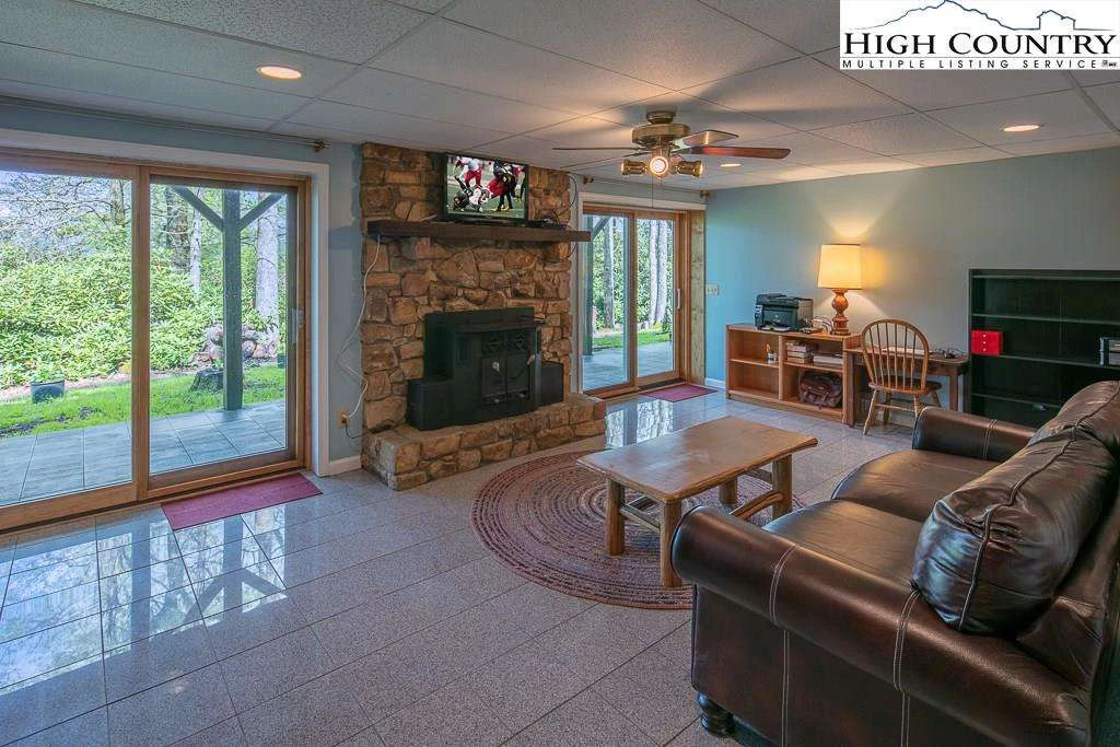Image number 7 for the current listing