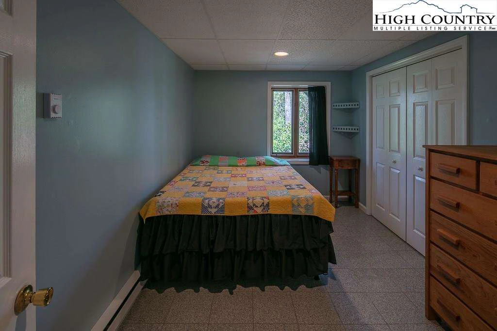 Image number 2 for the current listing