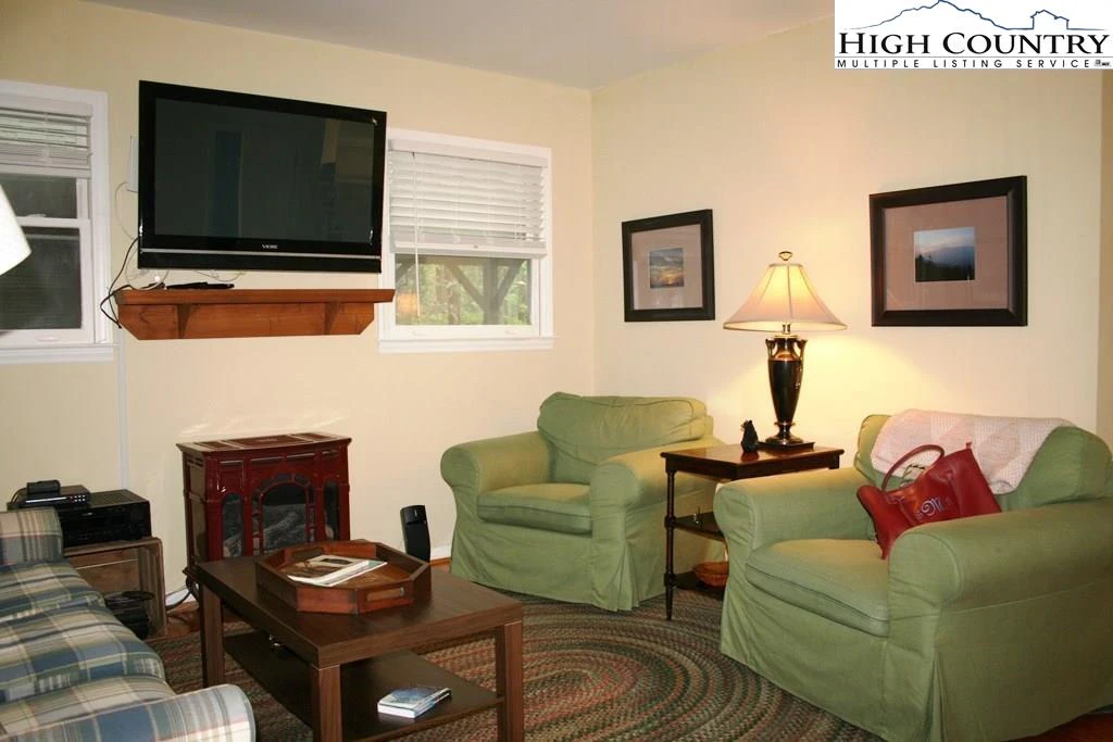 Image number 8 for the current listing